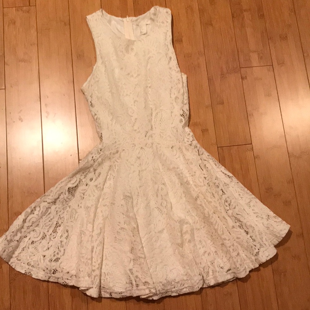 lace cream/white dress